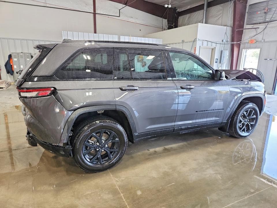 2025 JEEP GRAND CHEROKEE LAREDO 3