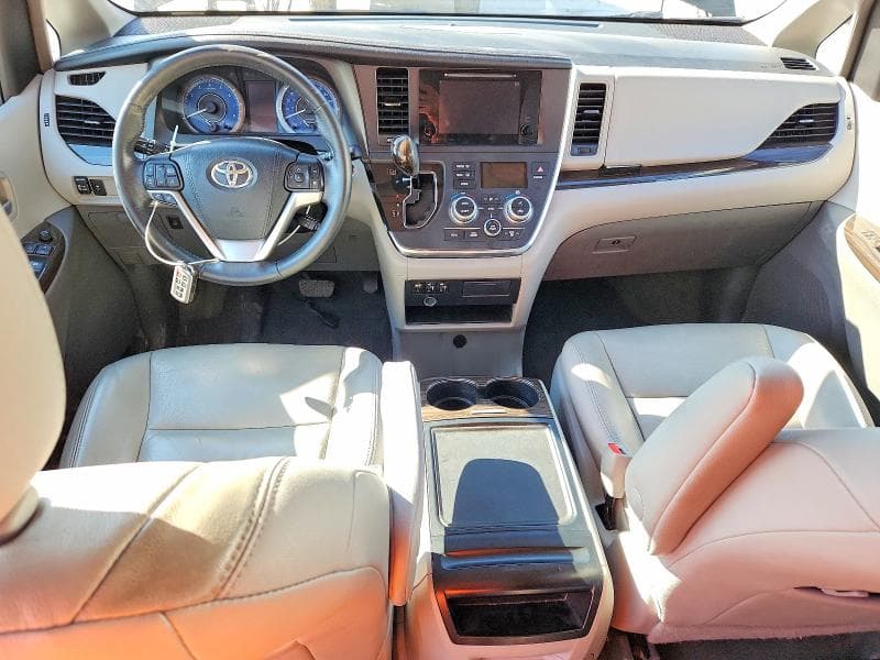2017 TOYOTA SIENNA XLE 7-PASSENGER 8