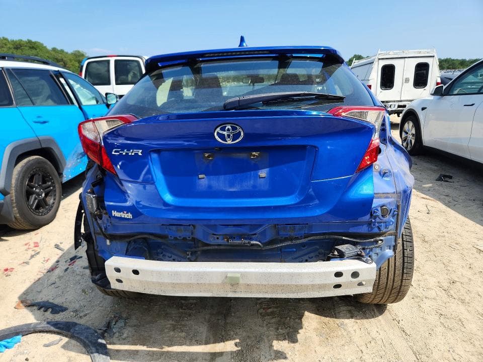 2020 TOYOTA C-HR XLE 6