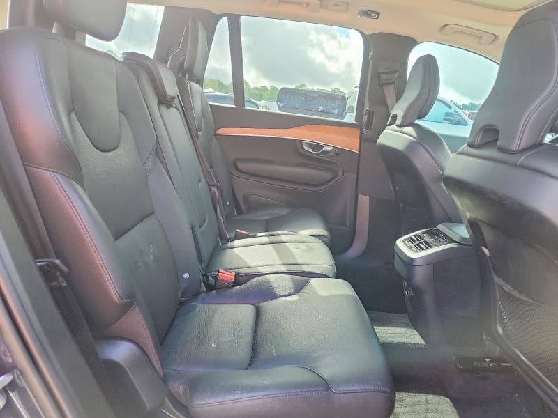 2022 VOLVO XC90 T6 MOMENTUM 11