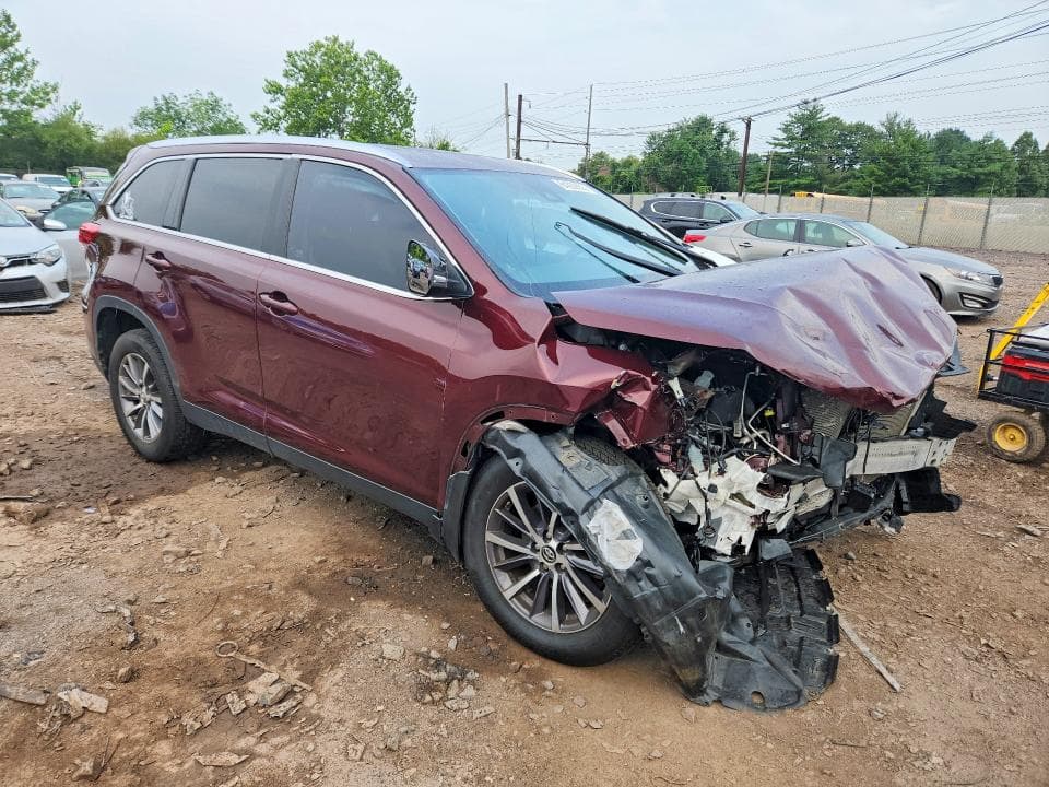 2019 TOYOTA HIGHLANDER XLE 4