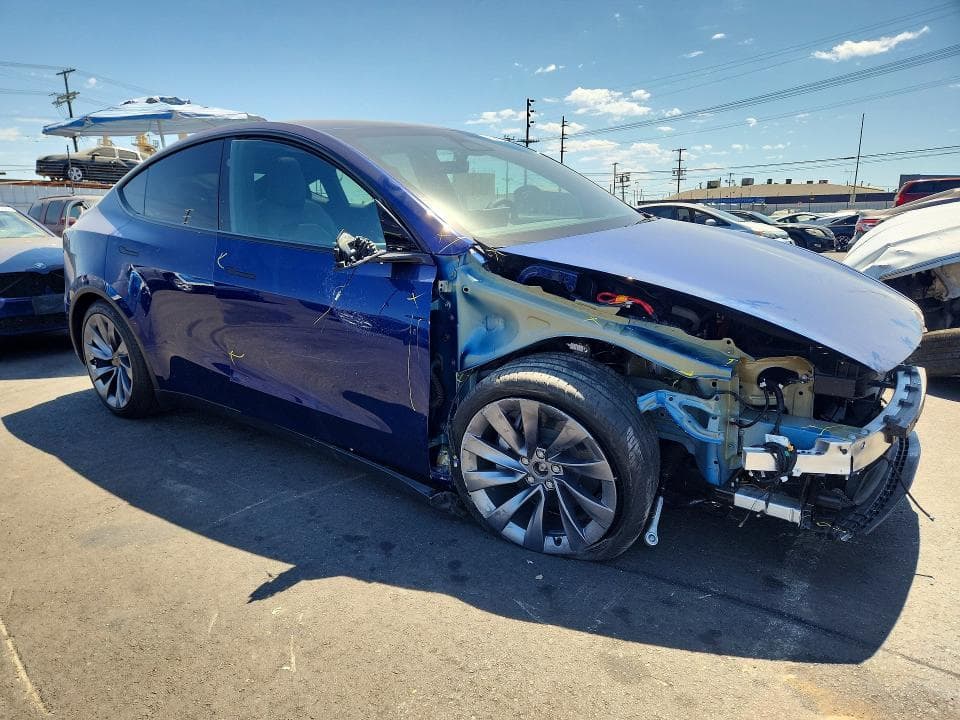 2026 TESLA MODEL Y 4