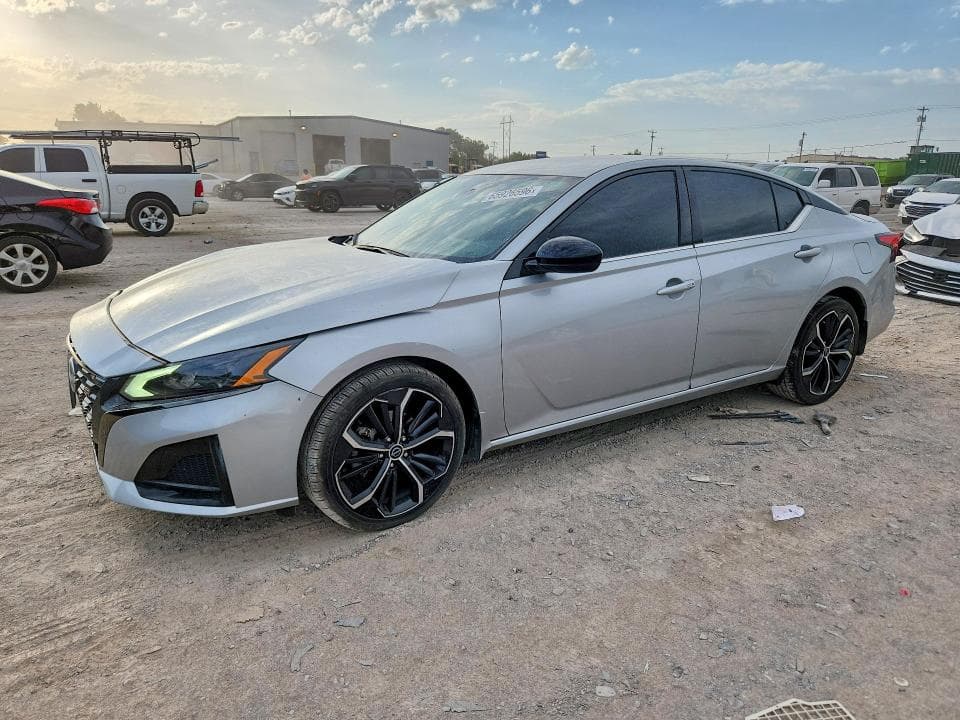 2023 NISSAN ALTIMA SR - 1