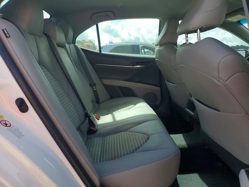 2018 TOYOTA CAMRY SE 10