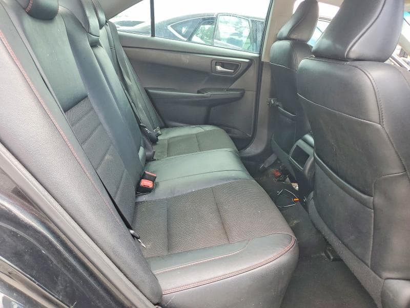 2017 TOYOTA CAMRY SE 10