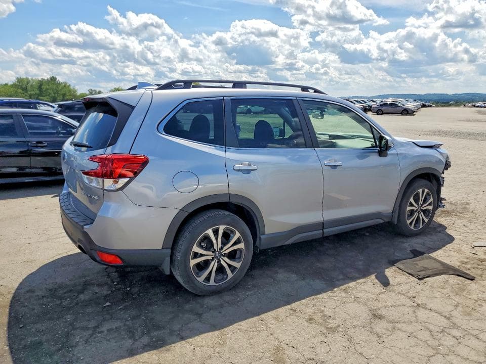 2023 SUBARU FORESTER LIMITED 3