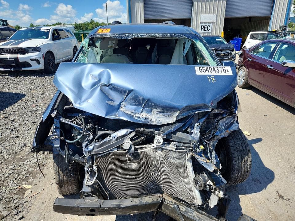 2017 TOYOTA SIENNA LE 5