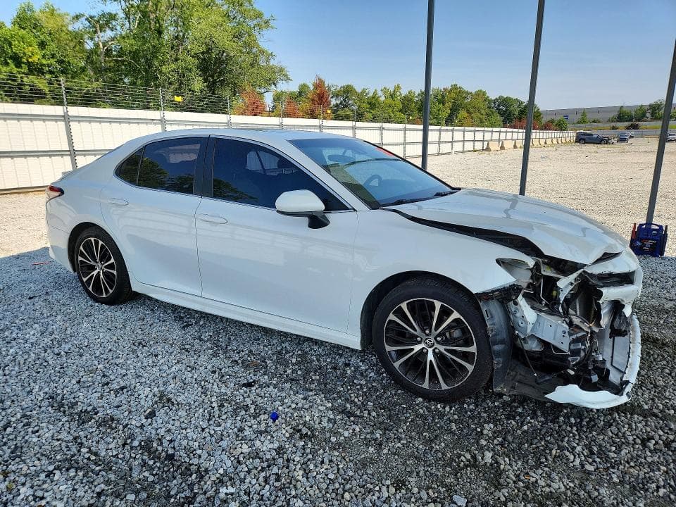 2018 TOYOTA CAMRY SE 4