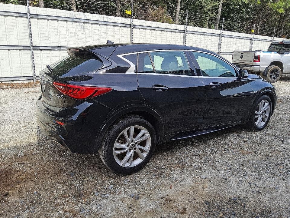 2018 INFINITI QX30 LUXURY 3