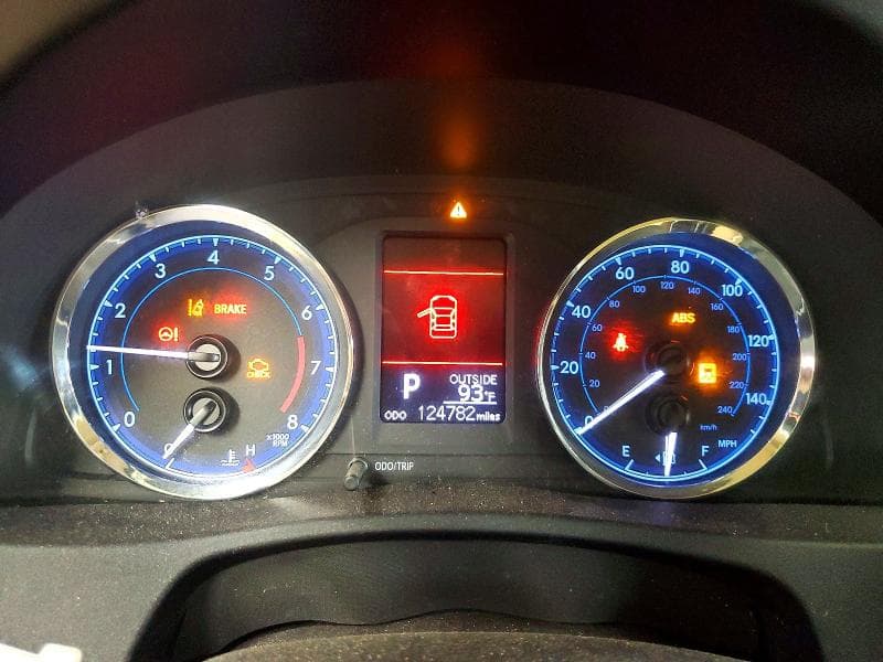 2018 TOYOTA COROLLA LE 9