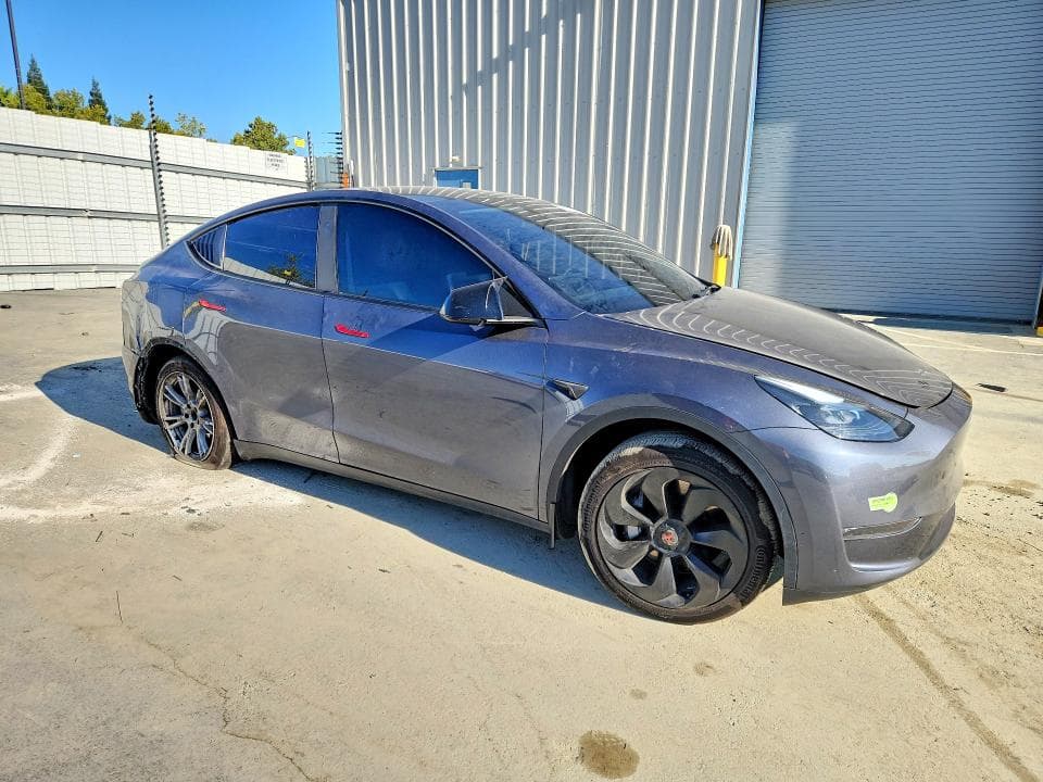 2023 TESLA MODEL Y 4