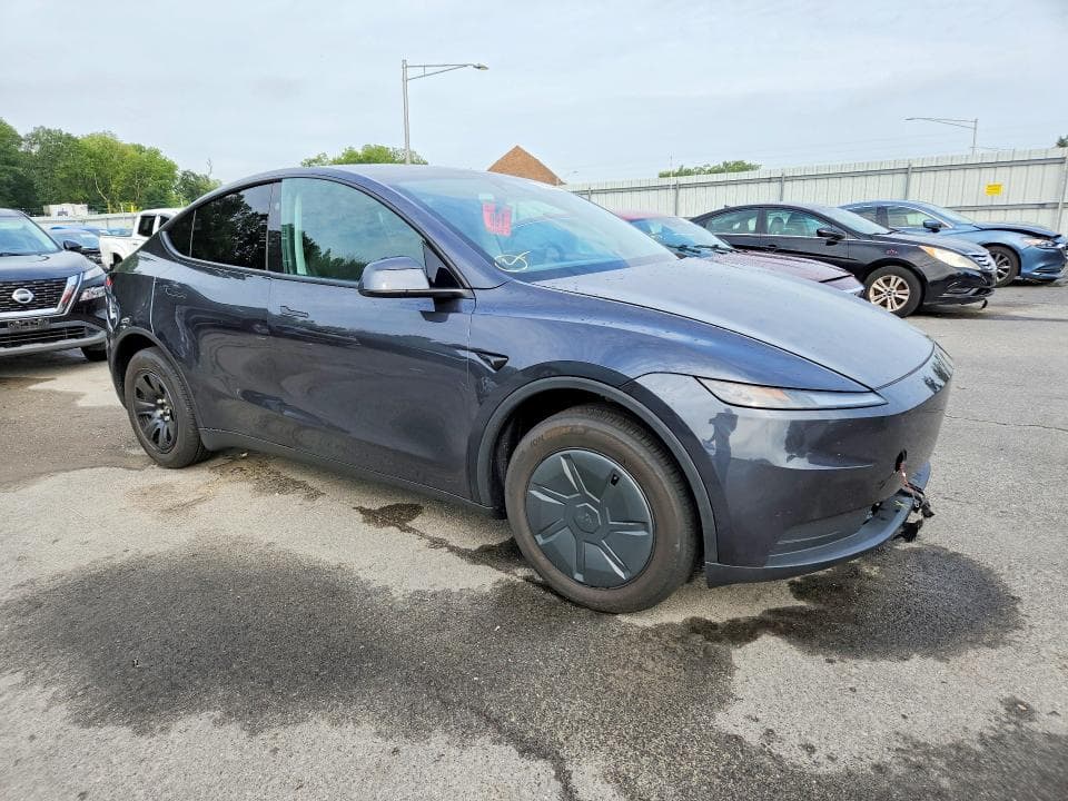 2026 TESLA MODEL Y 4