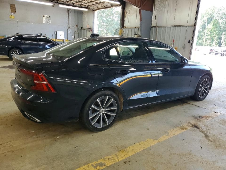2022 VOLVO S60 B5 MOMENTUM 3