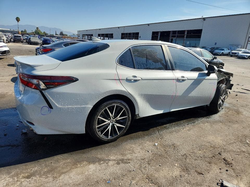 2022 TOYOTA CAMRY SE 3