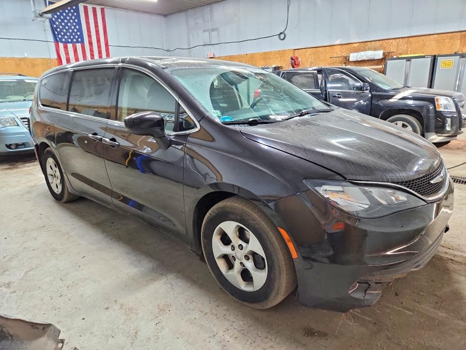 2017 CHRYSLER PACIFICA LX 4