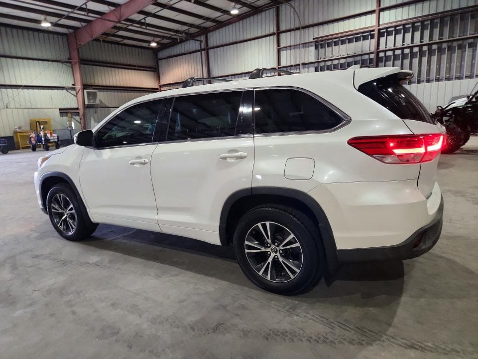 2017 TOYOTA HIGHLANDER LE PLUS 2