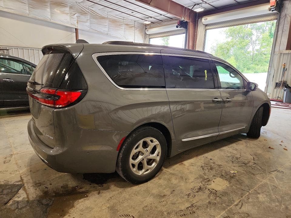 2022 CHRYSLER PACIFICA LIMITED 3