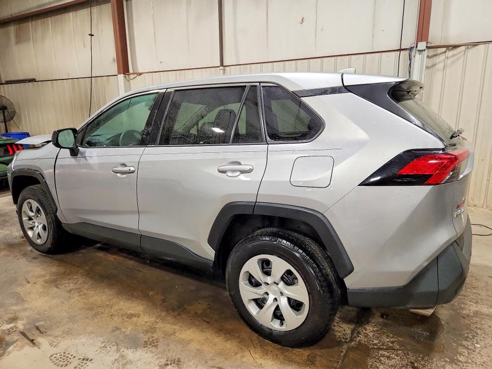 2022 TOYOTA RAV4 LE 2