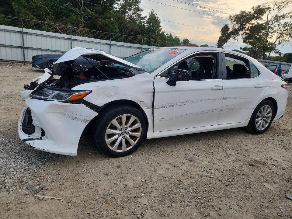 2018 TOYOTA CAMRY LE - 1
