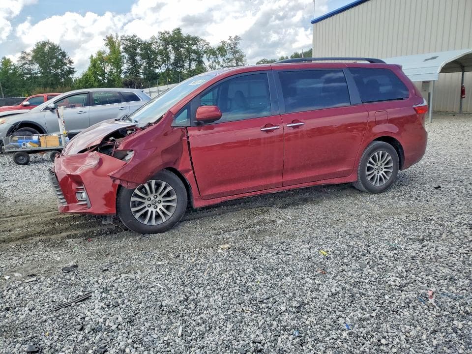 2020 TOYOTA SIENNA XLE 8-PASSENGER