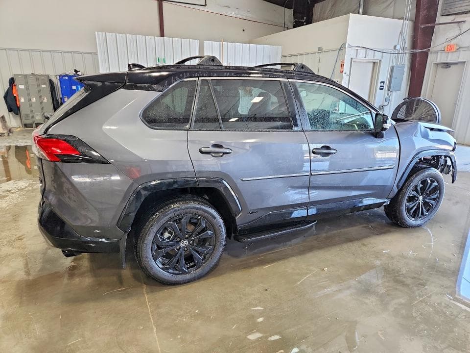 2025 TOYOTA RAV4 XSE 3