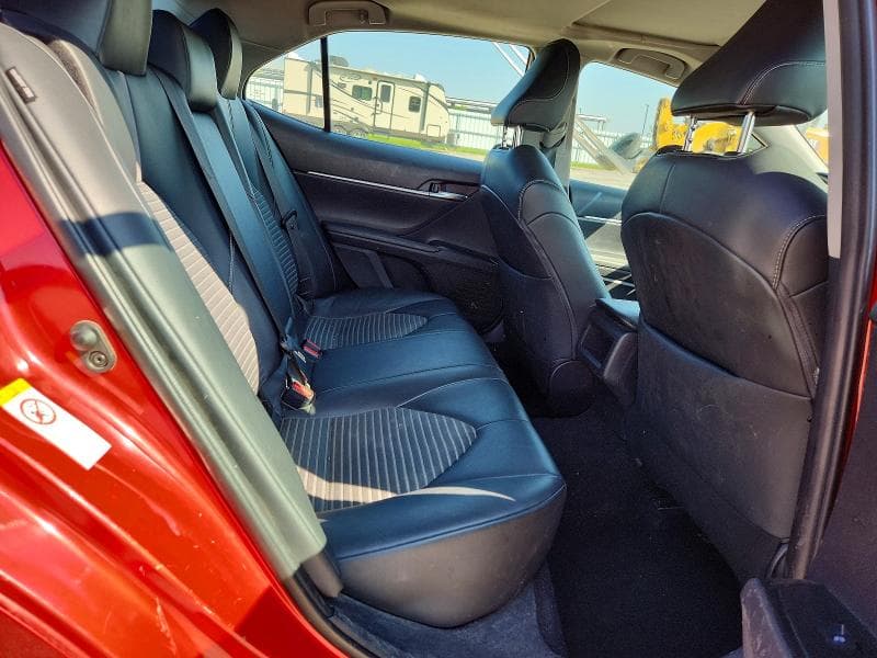 2019 TOYOTA CAMRY SE 10