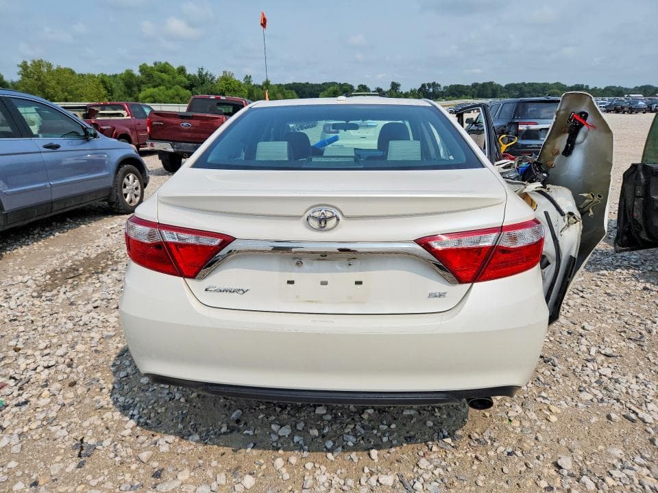 2017 TOYOTA CAMRY SE 6