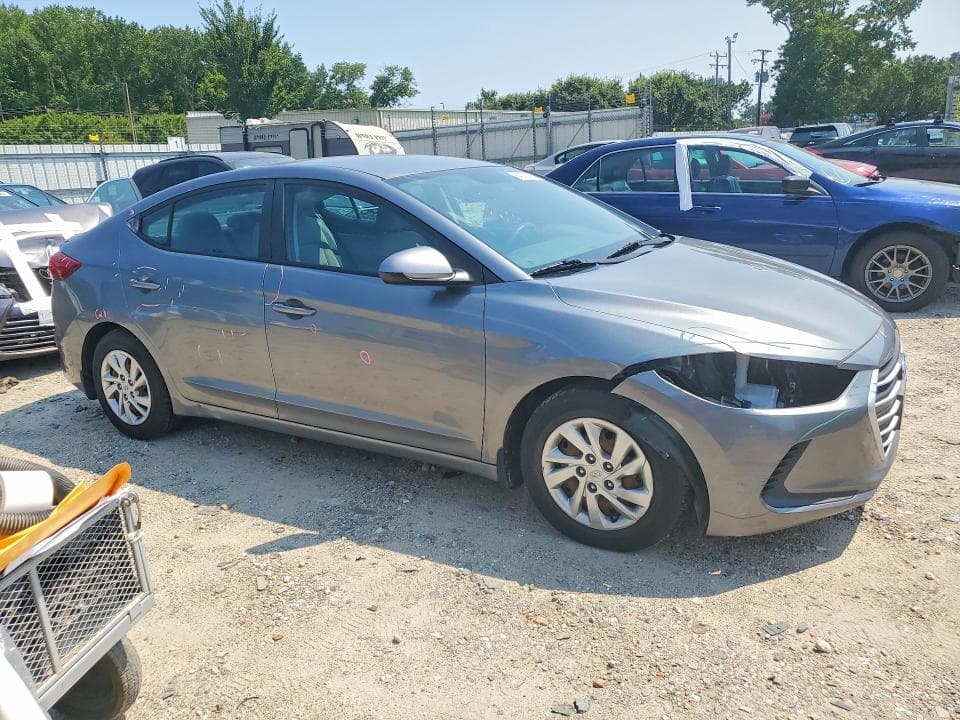 2018 HYUNDAI ELANTRA SE 4