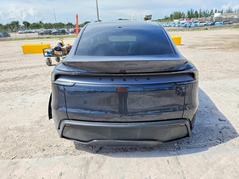 2026 TESLA MODEL Y 6