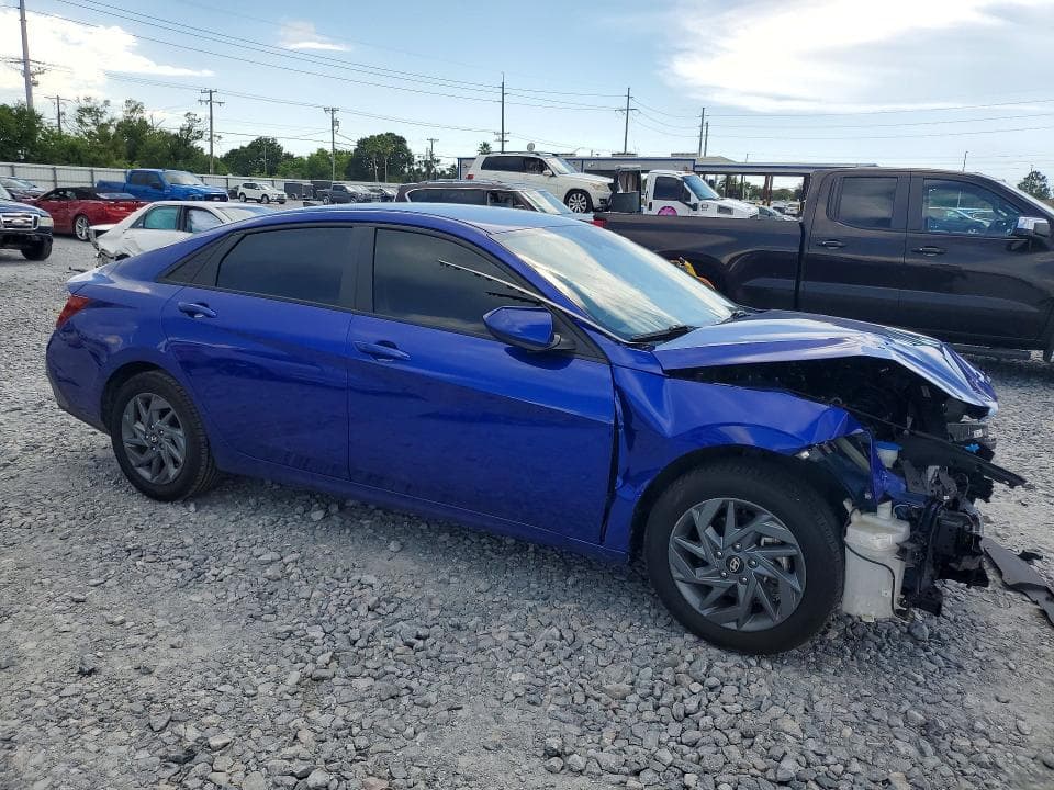 2024 HYUNDAI ELANTRA SEL 4