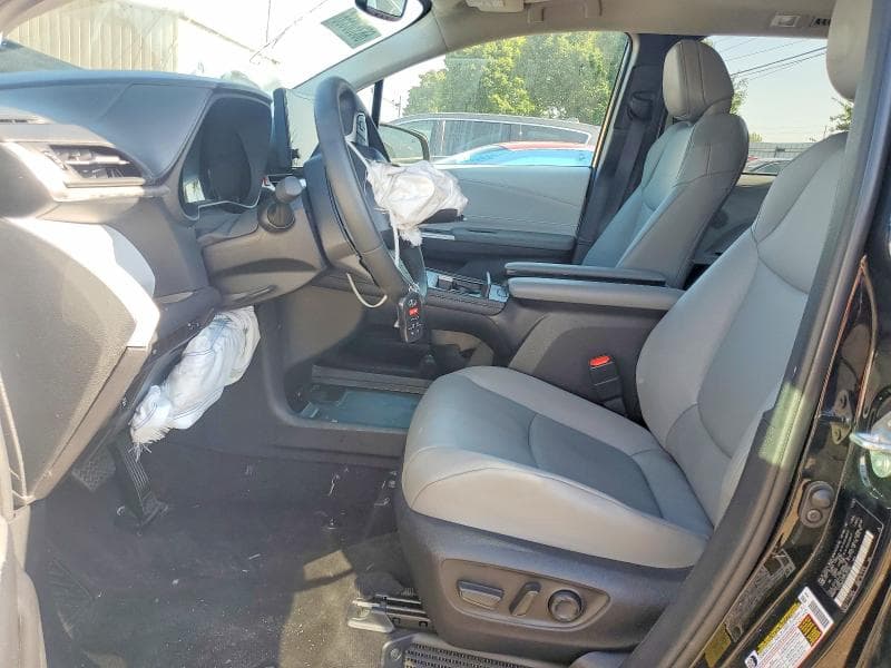 2026 TOYOTA SIENNA XLE 8-PASSENGER 7