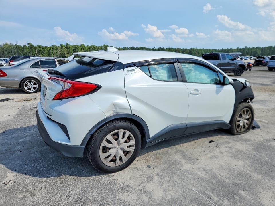 2020 TOYOTA C-HR LE 3