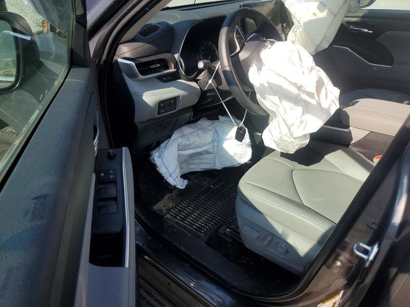 2024 TOYOTA HIGHLANDER XLE 8