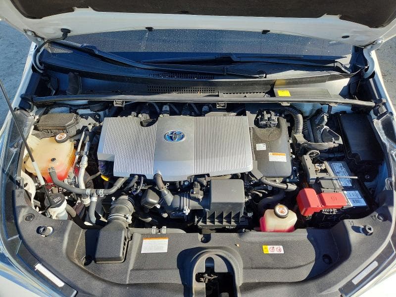 2018 TOYOTA PRIUS THREE TOURING 12
