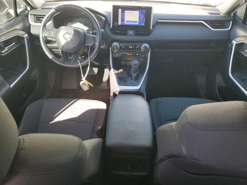 2024 TOYOTA RAV4 XLE 8