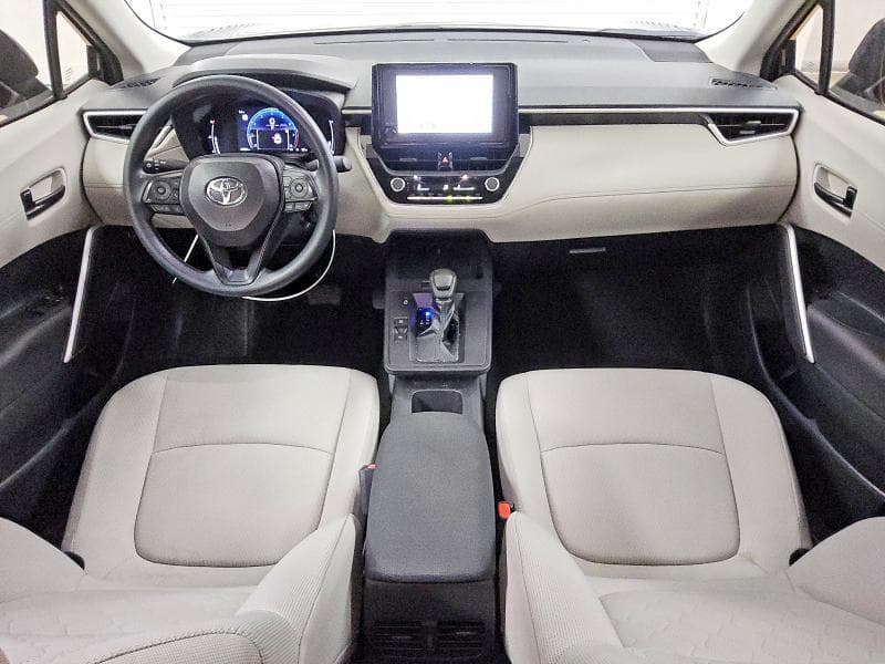 2026 TOYOTA COROLLA CROSS L 8