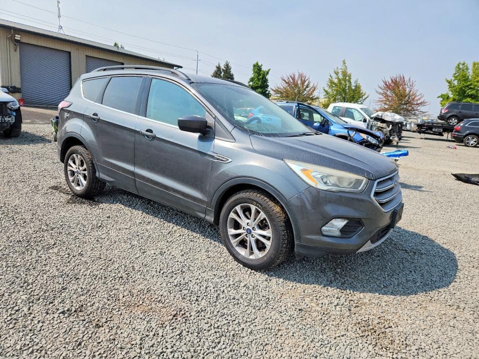 2017 FORD ESCAPE SE 4