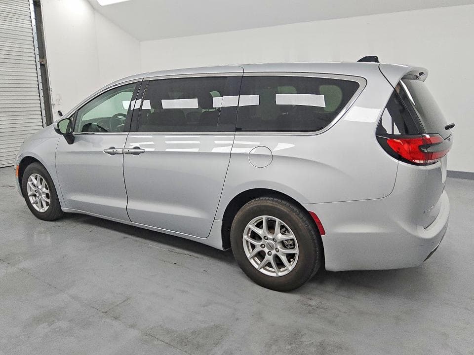 2023 CHRYSLER PACIFICA TOURING L 2