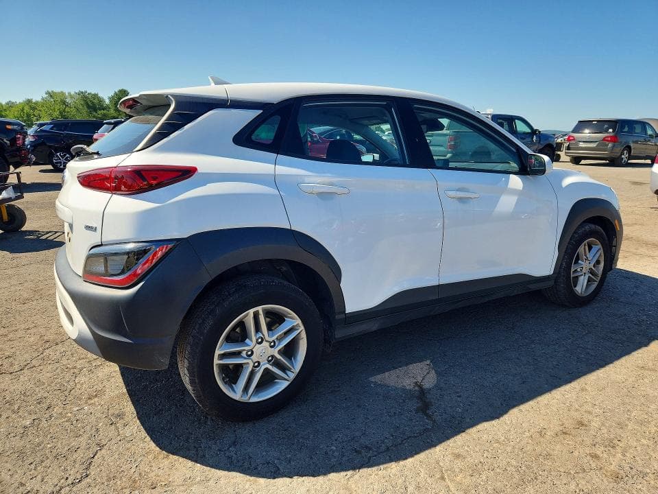2022 HYUNDAI KONA SE 3
