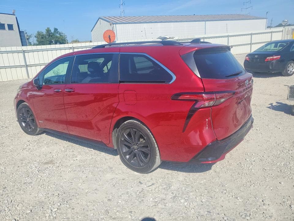 2021 TOYOTA SIENNA XSE 2