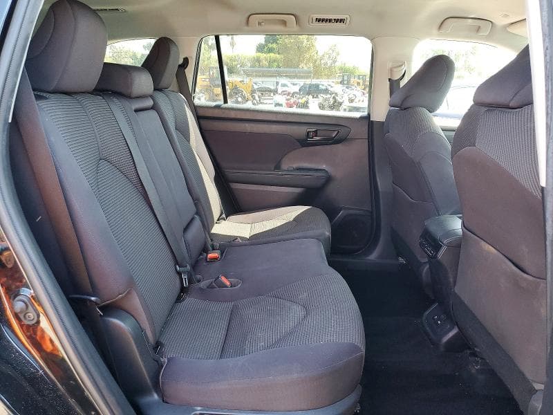 2021 TOYOTA HIGHLANDER LE 11