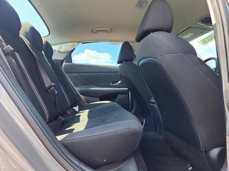 2023 HYUNDAI ELANTRA SEL 10