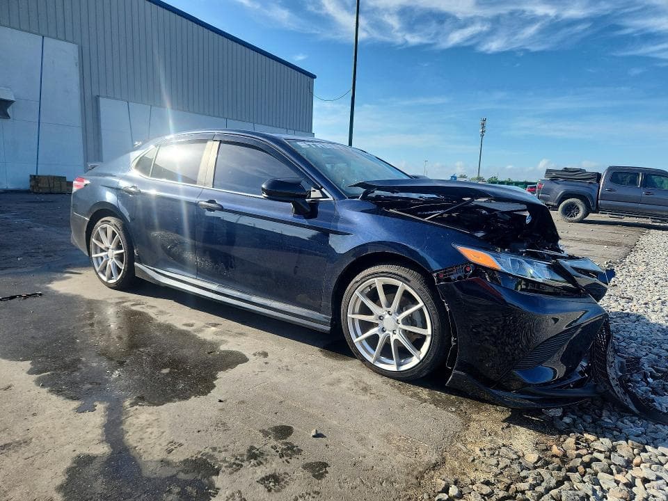 2020 TOYOTA CAMRY SE 4