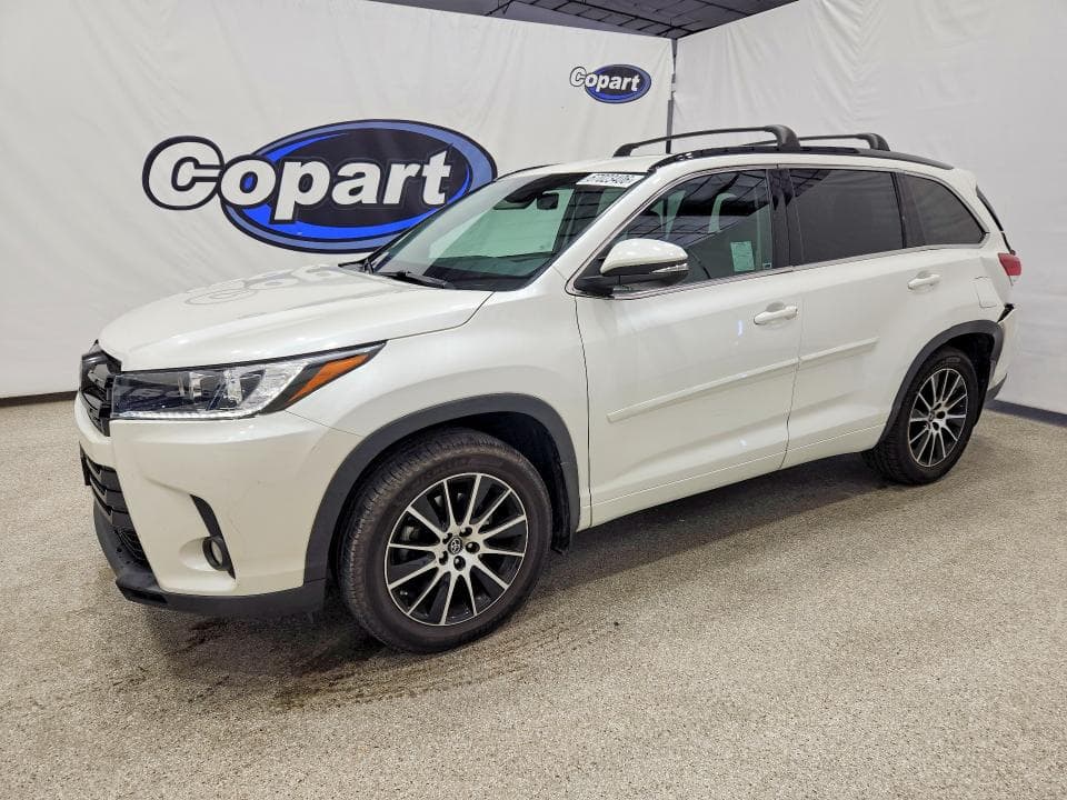 2017 TOYOTA HIGHLANDER SE - 1