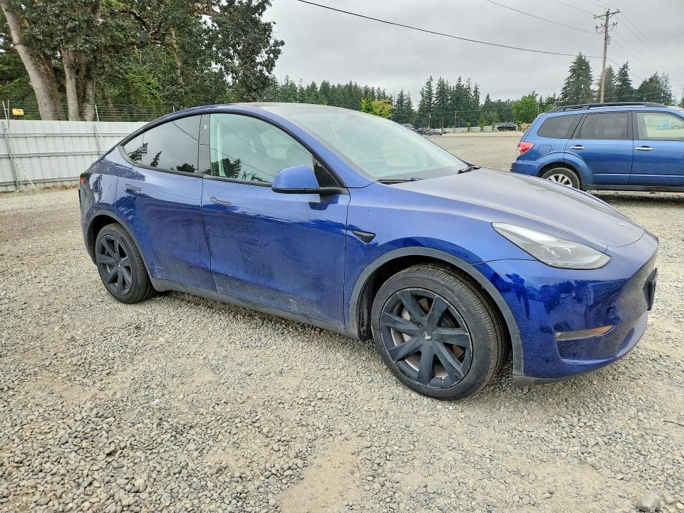2023 TESLA MODEL Y 4