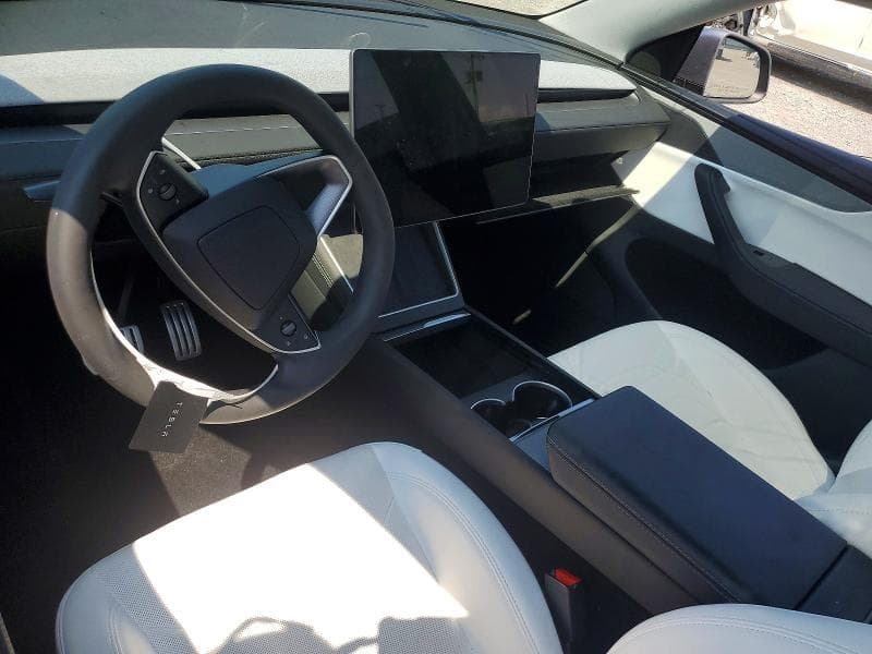 2026 TESLA MODEL Y 8