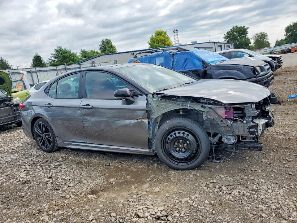 2025 TOYOTA CAMRY XSE 4