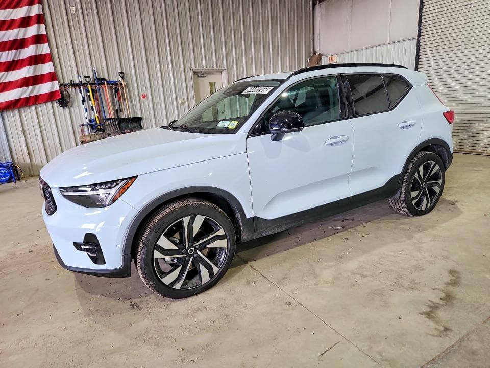 2026 VOLVO XC40 PLUS - 1