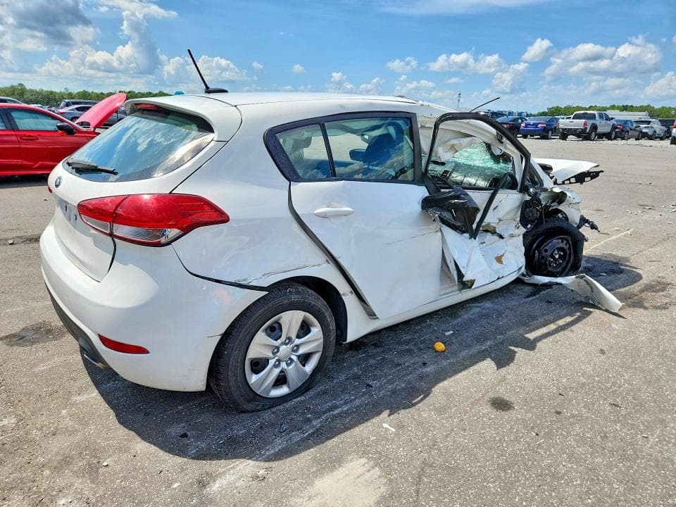 2017 KIA FORTE5 LX 3