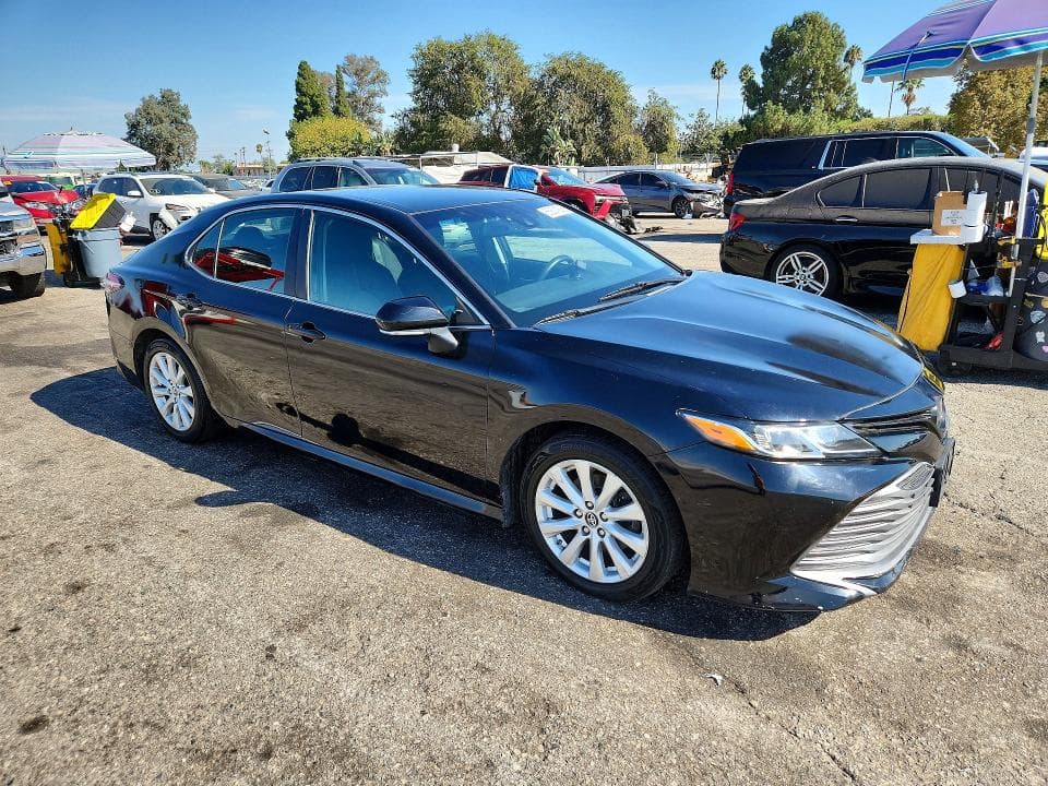 2018 TOYOTA CAMRY LE 4